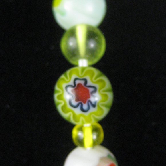 Green Glass Beaded Bracelet 8.75 In Goldtone Jewelry Millefiori Delicate - Picture 2 of 7
